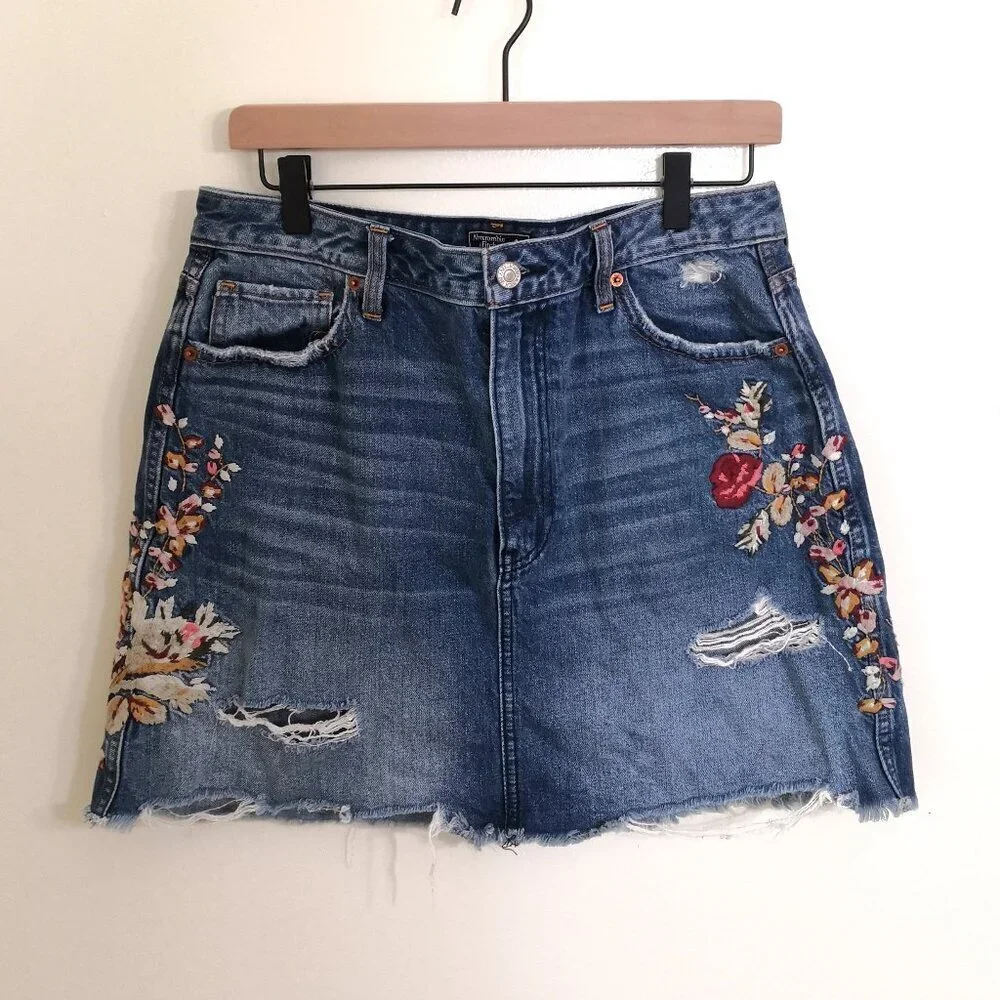 Abercrombie & Fitch Floral Embroidered Distressed Jean Skirt‎ - Size 31(=L)